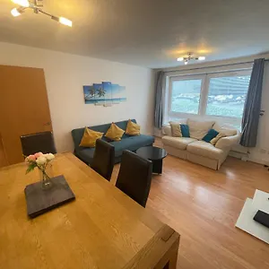 Spacious Near Heathrow With Allocated Parking Uxbridge